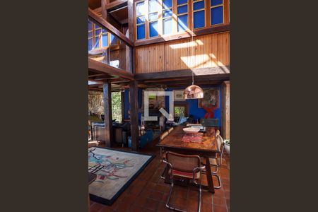 sala de casa de condomínio à venda com 3 quartos, 200m² em Condomínio Retiro das Pedras, Brumadinho