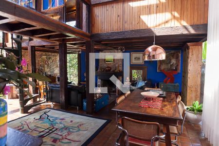 sala de casa de condomínio à venda com 3 quartos, 200m² em Condomínio Retiro das Pedras, Brumadinho