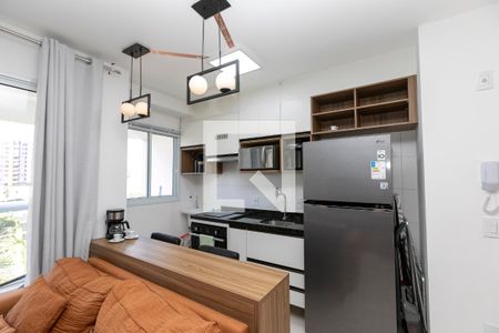 SALA DOIS AMBIENTES INTEGRADA A COZINHA de apartamento para alugar com 1 quarto, 50m² em Centro, Campinas
