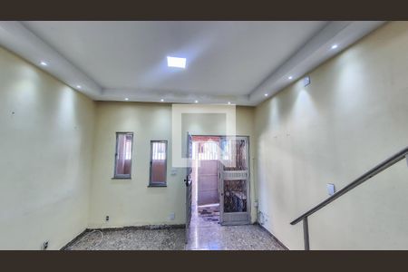 Casa à venda com 3 quartos, 170m² em Coelho Neto, Rio de Janeiro