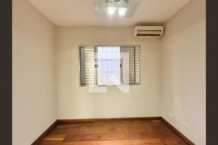 Quarto de casa para alugar com 4 quartos, 230m² em Parque Sao Domingos, São Paulo