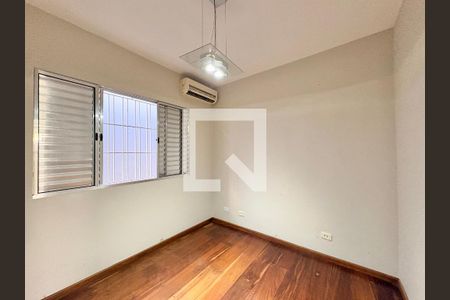 Quarto de casa para alugar com 4 quartos, 230m² em Parque Sao Domingos, São Paulo