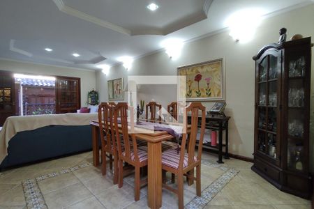 Sala de casa de condomínio à venda com 3 quartos, 300m² em Taquara, Rio de Janeiro