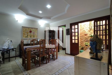 Sala de casa de condomínio à venda com 3 quartos, 300m² em Taquara, Rio de Janeiro