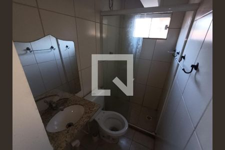Banheiro social de kitnet/studio para alugar com 1 quarto, 30m² em Extensão Serramar, Rio das Ostras
