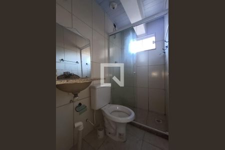 Banheiro social de kitnet/studio para alugar com 1 quarto, 30m² em Extensão Serramar, Rio das Ostras
