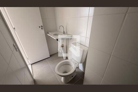 Banheiro de apartamento para alugar com 2 quartos, 43m² em Parque Amazonia, Goiânia