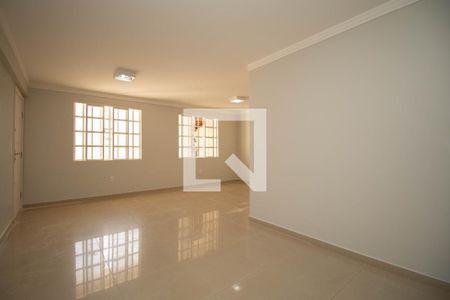 Sala 1 de casa para alugar com 3 quartos, 140m² em Conjunto F, Brasília
