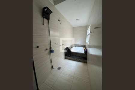 Banheiro da suíte de casa para alugar com 4 quartos, 140m² em Tubalina, Uberlândia