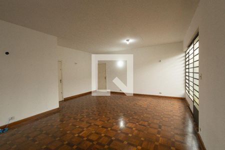 Casa para alugar com 3 quartos, 525m² em Centro, Jacareí