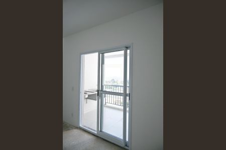 sala detalhe porta acesso a varanda  de apartamento à venda com 2 quartos, 59m² em Medeiros, Jundiaí