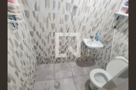 Banheiro da suíte de casa para alugar com 3 quartos, 125m² em Parque Industrial Cumbica, Guarulhos