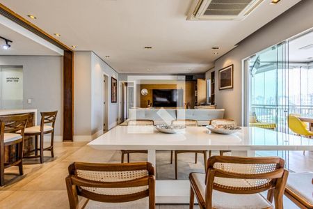Apartamento à venda com 3 quartos, 133m² em Vila Romana, São Paulo