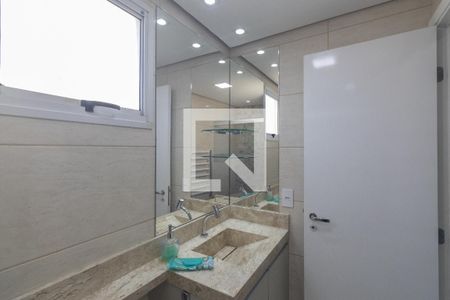 Banheiro de apartamento à venda com 3 quartos, 153m² em Vila Paiva, São Paulo