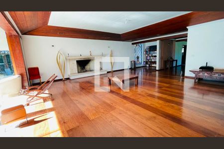 Sala de casa de condomínio para alugar com 5 quartos, 5000m² em Vila Santo Antonio de Carapicuiba, Cotia