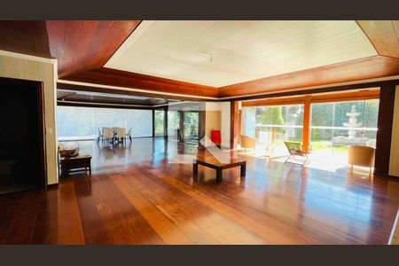 Sala de casa de condomínio para alugar com 5 quartos, 5000m² em Vila Santo Antonio de Carapicuiba, Cotia