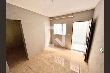 Sala de casa para alugar com 2 quartos, 60m² em Jardim Peri, São Paulo