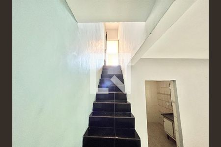 Escada de casa para alugar com 2 quartos, 60m² em Jardim Peri, São Paulo