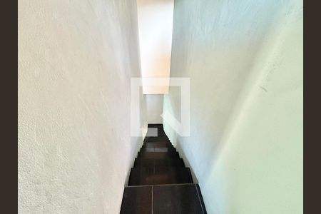 Escada de casa para alugar com 2 quartos, 60m² em Jardim Peri, São Paulo