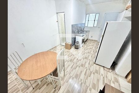 Sala/Cozinha de casa para alugar com 1 quarto, 40m² em Vila Roque, São Paulo