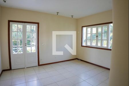 Sala de casa de condomínio para alugar com 4 quartos, 242m² em Vargem Grande, Rio de Janeiro