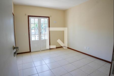 Sala de casa de condomínio para alugar com 4 quartos, 242m² em Vargem Grande, Rio de Janeiro