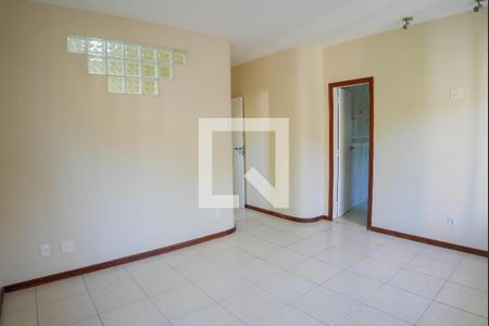 Sala de casa de condomínio para alugar com 4 quartos, 242m² em Vargem Grande, Rio de Janeiro