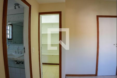 Sala de casa de condomínio para alugar com 4 quartos, 242m² em Vargem Grande, Rio de Janeiro