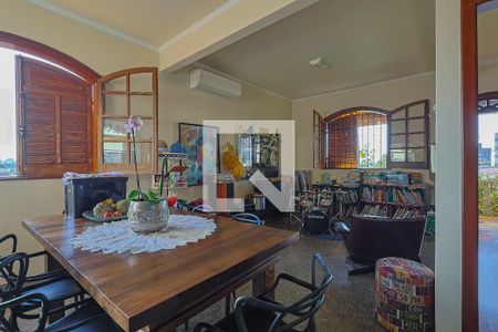 Casa à venda com 5 quartos, 225m² em Paraíso, Belo Horizonte