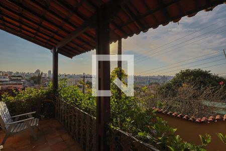 Casa à venda com 5 quartos, 225m² em Paraíso, Belo Horizonte