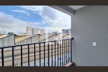 Varanda e área de serviço de apartamento para alugar com 1 quarto, 37m² em Lapa de Baixo, São Paulo