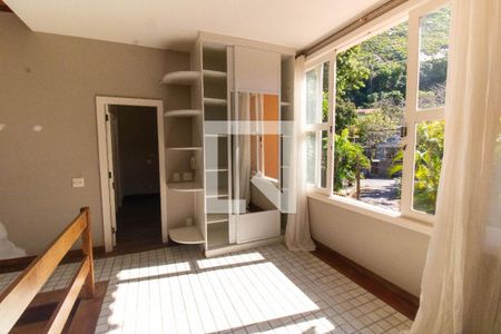 Hall de casa para alugar com 3 quartos, 257m² em Itacoatiara, Niterói