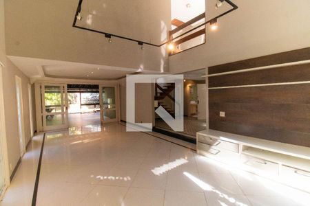Sala de casa para alugar com 3 quartos, 257m² em Itacoatiara, Niterói