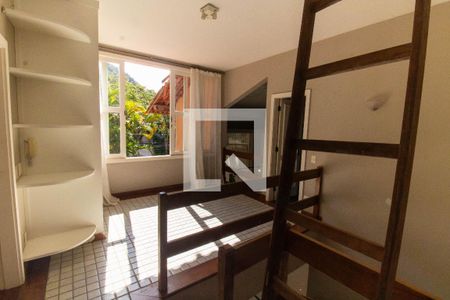 Hall de casa para alugar com 3 quartos, 257m² em Itacoatiara, Niterói