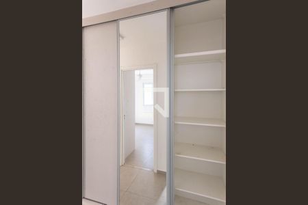 Corredor- Armário de apartamento para alugar com 2 quartos, 55m² em Jardim Ipaussurama, Campinas
