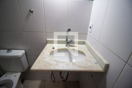 Banheiro da Suíte 1 de casa de condomínio para alugar com 4 quartos, 217m² em Chácaras Reunidas São Jorge, Sorocaba