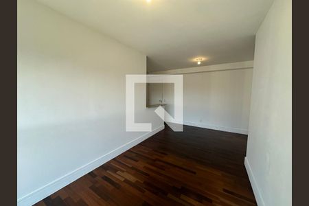 Sala de apartamento para alugar com 2 quartos, 70m² em Empresarial 18 do Forte, Barueri