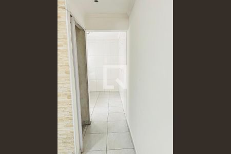 Corredor de casa para alugar com 2 quartos, 67m² em Vila Carmosina, São Paulo