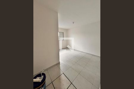 Quarto de casa para alugar com 2 quartos, 67m² em Vila Carmosina, São Paulo