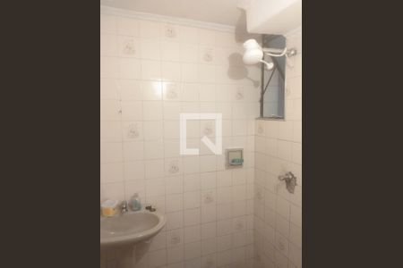 Banheiro de apartamento à venda com 2 quartos, 58m² em Vila Sabrina, São Paulo