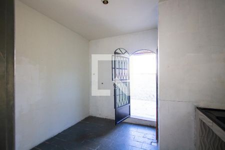 Cozinha de casa para alugar com 1 quarto, 16m² em Trindade, São Gonçalo