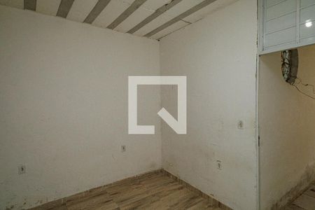 Sala 1 de casa para alugar com 1 quarto, 40m² em Inhoaiba, Rio de Janeiro