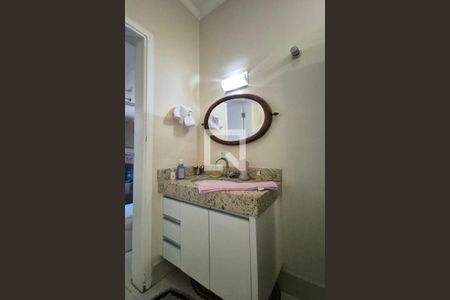 Banheiro de casa à venda com 4 quartos, 314m² em Vila Lemos, Campinas