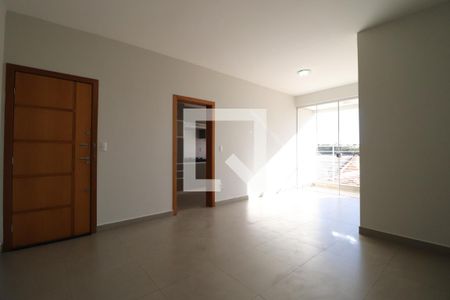 Sala de apartamento para alugar com 3 quartos, 84m² em Segismundo Pereira, Uberlândia