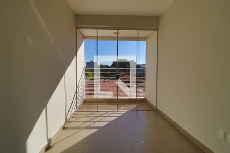 Sala de apartamento para alugar com 3 quartos, 84m² em Segismundo Pereira, Uberlândia