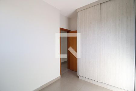 Quarto 1 de apartamento para alugar com 3 quartos, 84m² em Segismundo Pereira, Uberlândia