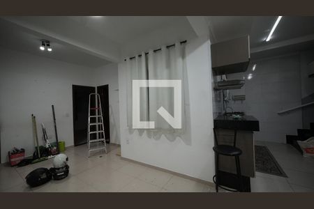 Sala de casa para alugar com 2 quartos, 112m² em Vila Scarpelli, Santo André