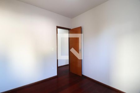 Quarto 1 de apartamento para alugar com 2 quartos, 63m² em Saraiva, Uberlândia
