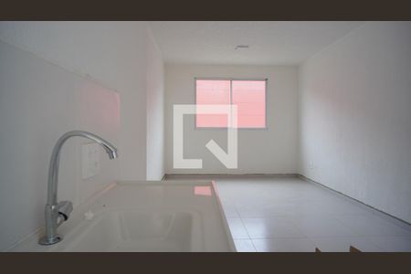 Cozinha e sala  de apartamento para alugar com 2 quartos, 40m² em Passo das Pedras, Porto Alegre