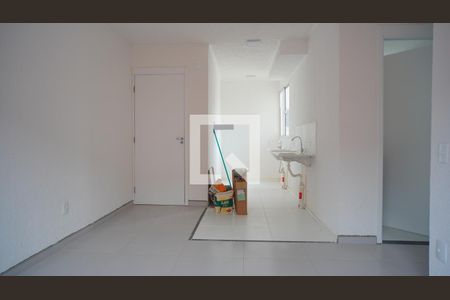 Sala e cozinha  de apartamento para alugar com 2 quartos, 40m² em Passo das Pedras, Porto Alegre